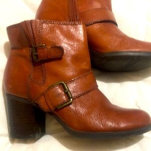 NINE WEST BOOTIES